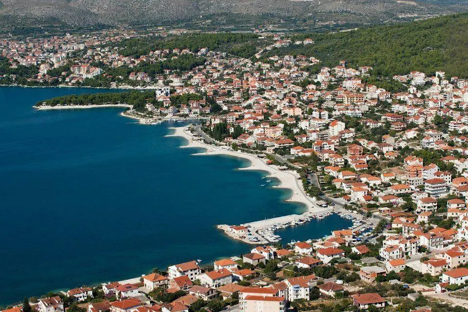 Apartments Meri Okrug Gornji 3*,  Croatia