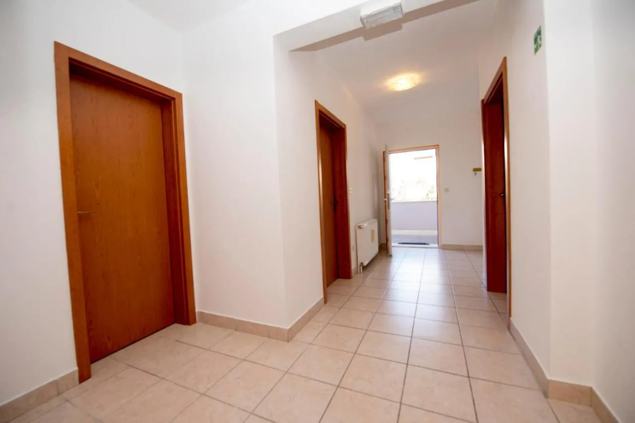 Apartments Meri Okrug Gornji 3*,
