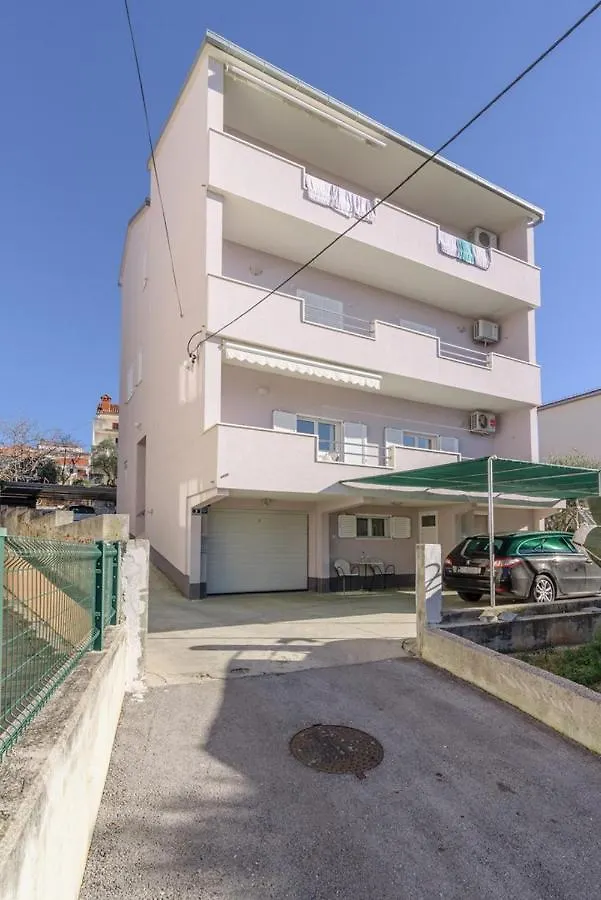 Apartments Meri Okrug Gornji 3*,  Croatia