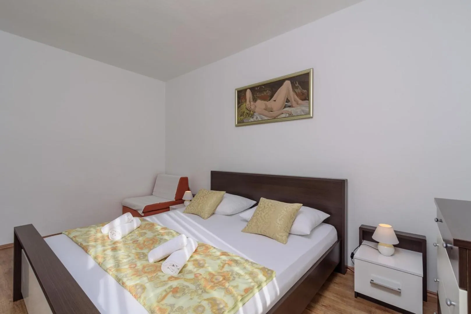 Apartments Meri Okrug Gornji 3*,  Croatia